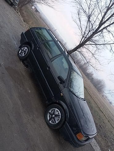 Volkswagen Passat: 1992 г., 1.8 л, Механика, Бензин, Универсал at lalafo.kg Volkswagen Passat: 1992 г., 1.8 л, Механика, Бензин, Универсал
