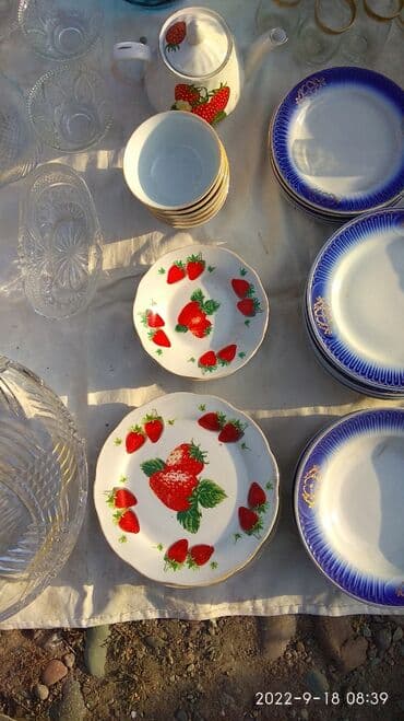 Продаю чайный комплект. Тарелки двух видов (средние и маленькие) at lalafo.kg Продаю чайный комплект. Тарелки двух видов (средние и маленькие)