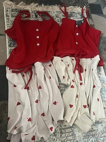 Комплект домашней одежды + термокостюм для тренировок. 1) Пижамные at lalafo.kg Комплект домашней одежды + термокостюм для тренировок. 1) Пижамные