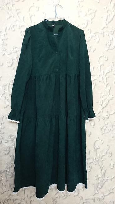 Платье миди из темно‑зеленого вельвета. есть 2 платья размер: 42-48 at lalafo.kg Платье миди из темно‑зеленого вельвета. есть 2 платья размер: 42-48