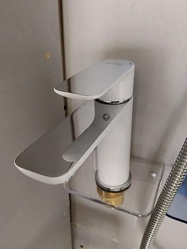 Смеситель однорычажный для умывальника. - Современный дизайн at lalafo.kg Смеситель однорычажный для умывальника. - Современный дизайн