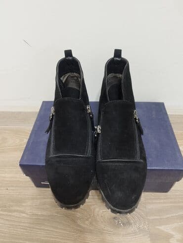 Женские полуботинки/ботинки из черной замши. размер 37, район at lalafo.kg Женские полуботинки/ботинки из черной замши. размер 37, район