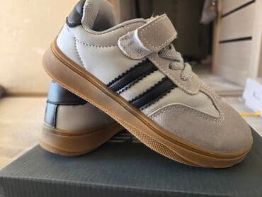 Детские кроссовки, размер 29. - Цвет: светло-серый/бежевый с черными at lalafo.kg Детские кроссовки, размер 29. - Цвет: светло-серый/бежевый с черными