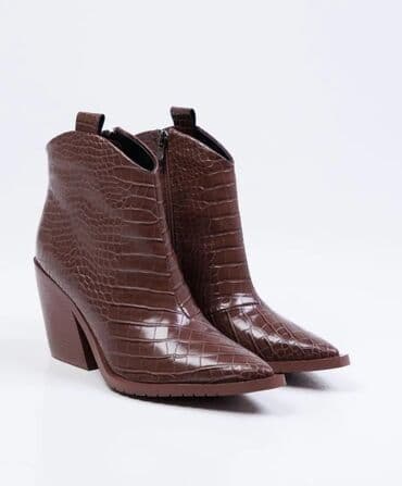 Новые женские казаки 38 размер на стопу 23,5-24 см. Очень удобные, не at lalafo.kg Новые женские казаки 38 размер на стопу 23,5-24 см. Очень удобные, не