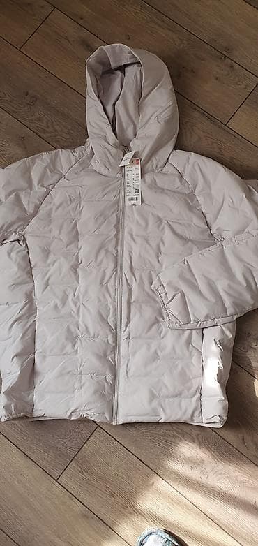 Пуховая куртка Uniqlo с капюшоном - Линия: Ultra Light Down / at lalafo.kg Пуховая куртка Uniqlo с капюшоном - Линия: Ultra Light Down /