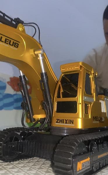 Самый большой экскаватор погрузчик at lalafo.kg Самый большой экскаватор погрузчик