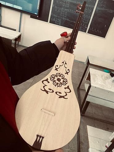 Двухструнная национальная лютня (Комуз) - Корпус каплевидной формы из at lalafo.kg Двухструнная национальная лютня (Комуз) - Корпус каплевидной формы из