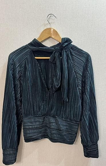 Блузка, Вечерняя, Сатин, Однотонный, На запах at lalafo.kg Блузка, Вечерняя, Сатин, Однотонный, На запах