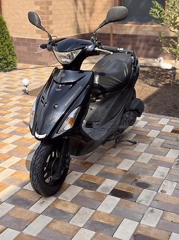 Тип скутера Suzuki, 125 куб. см, Бензин, Б/у at lalafo.kg Тип скутера Suzuki, 125 куб. см, Бензин, Б/у