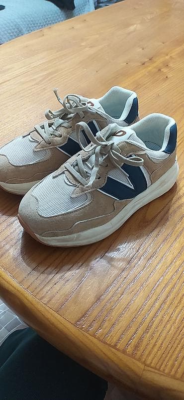 Продаю кроссовки на весну, на мальчика. 35- размер. Абсолютно новые at lalafo.kg Продаю кроссовки на весну, на мальчика. 35- размер. Абсолютно новые