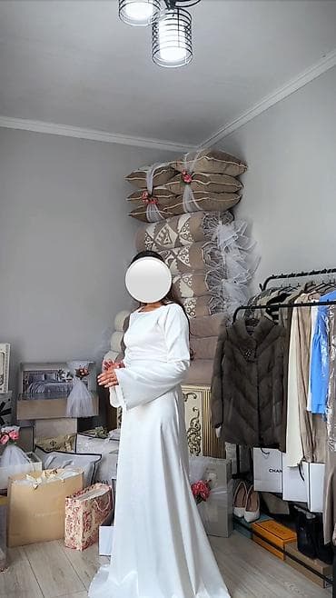 Вечернее платье, А-силуэт, Длинная модель, С рукавами, S, M at lalafo.kg Вечернее платье, А-силуэт, Длинная модель, С рукавами, S, M
