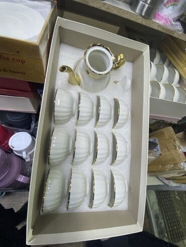 Фарфоровый чайный набор в подарочной коробке. Состав: - чайник с at lalafo.kg Фарфоровый чайный набор в подарочной коробке. Состав: - чайник с