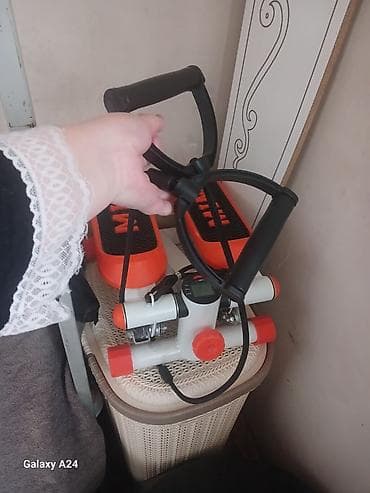 Компактный степпер с эспандерами и электронным счетчиком. - Тип at lalafo.kg Компактный степпер с эспандерами и электронным счетчиком. - Тип