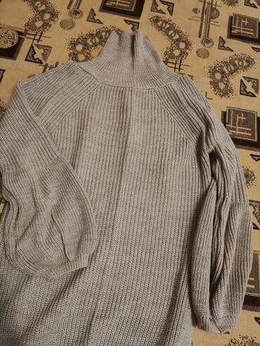 Кофта, Оверсайз, Высокая горловина, Зима, M at lalafo.kg Кофта, Оверсайз, Высокая горловина, Зима, M