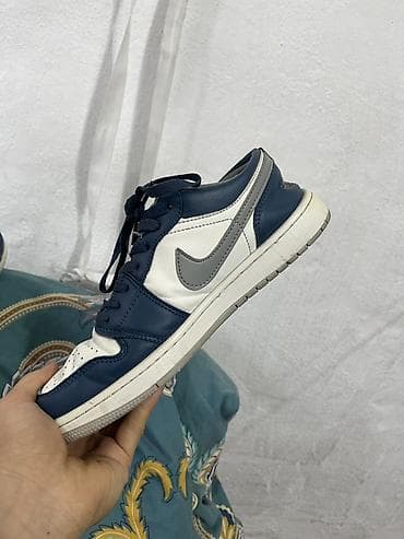 Мужские кроссовки, 41, Air Jordan, Б/у, цвет - Синий at lalafo.kg Мужские кроссовки, 41, Air Jordan, Б/у, цвет - Синий