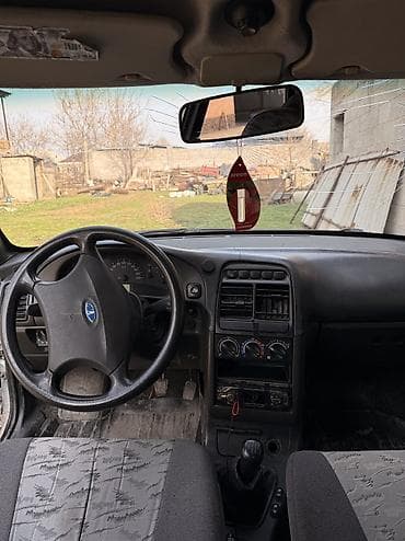 ВАЗ (ЛАДА) 2112: 2007 г., 1.6 л, Механика, Бензин, Хэтчбэк at lalafo.kg ВАЗ (ЛАДА) 2112: 2007 г., 1.6 л, Механика, Бензин, Хэтчбэк