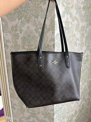 Сумка-тоут Coach Signature - Модель: классический тоут с длинными at lalafo.kg Сумка-тоут Coach Signature - Модель: классический тоут с длинными