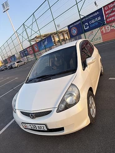 Honda Fit: 2005 г., 1.3 л, Вариатор, Бензин, Хэтчбэк at lalafo.kg Honda Fit: 2005 г., 1.3 л, Вариатор, Бензин, Хэтчбэк