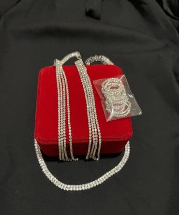 Набор украшений со стразами: серьги, колье и кольца! Новые! За at lalafo.kg Набор украшений со стразами: серьги, колье и кольца! Новые! За