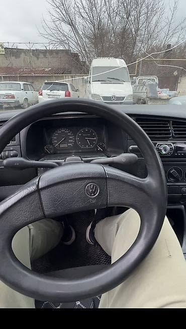 Volkswagen Golf: 1993 г., 1.8 л, Механика, Бензин, Хэтчбэк at lalafo.kg Volkswagen Golf: 1993 г., 1.8 л, Механика, Бензин, Хэтчбэк