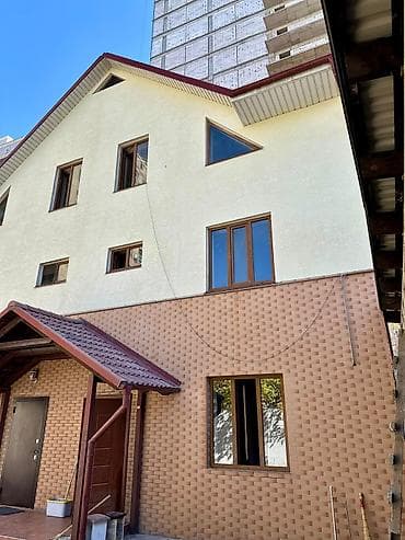 250 м², 8 комнат, Утепленный, Бронированные двери, Балкон застеклен at lalafo.kg 250 м², 8 комнат, Утепленный, Бронированные двери, Балкон застеклен