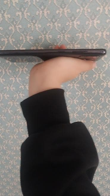 Смартфон в черном цвете. Характеристики и особенности: - Тонкий at lalafo.kg Смартфон в черном цвете. Характеристики и особенности: - Тонкий