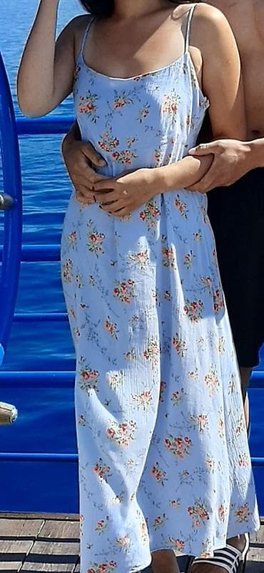 PULLBEAR 2800 сом Летнее женское платье на бретелях цветочный принт - at lalafo.kg PULLBEAR 2800 сом Летнее женское платье на бретелях цветочный принт -