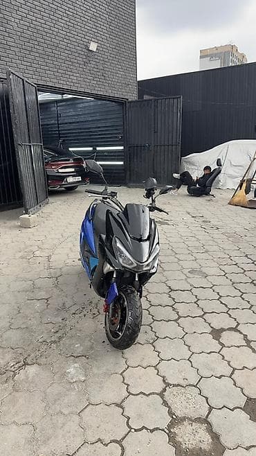 Скутер (бензиновый), городской класс 125–150 сс - Агрессивный at lalafo.kg Скутер (бензиновый), городской класс 125–150 сс - Агрессивный