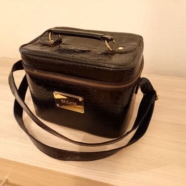 Косметичка от орифлэйм
большой вместительный at lalafo.kg Косметичка от орифлэйм
большой вместительный