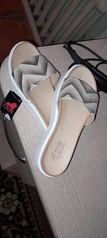 Женские шлёпанцы SS (Sherlock Soon) - Тип: шлёпанцы/слайдеры - at lalafo.kg Женские шлёпанцы SS (Sherlock Soon) - Тип: шлёпанцы/слайдеры -