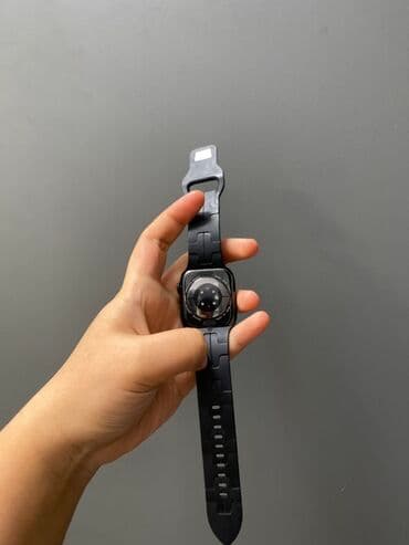 Смарт‑часы с сенсорным экраном и черным ремешком. С зарядкой для часов at lalafo.kg Смарт‑часы с сенсорным экраном и черным ремешком. С зарядкой для часов