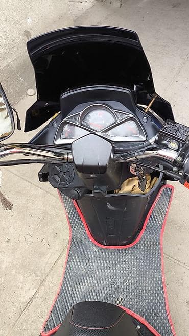 Макси-скутер 150 куб. см, Бензин, Б/у at lalafo.kg Макси-скутер 150 куб. см, Бензин, Б/у