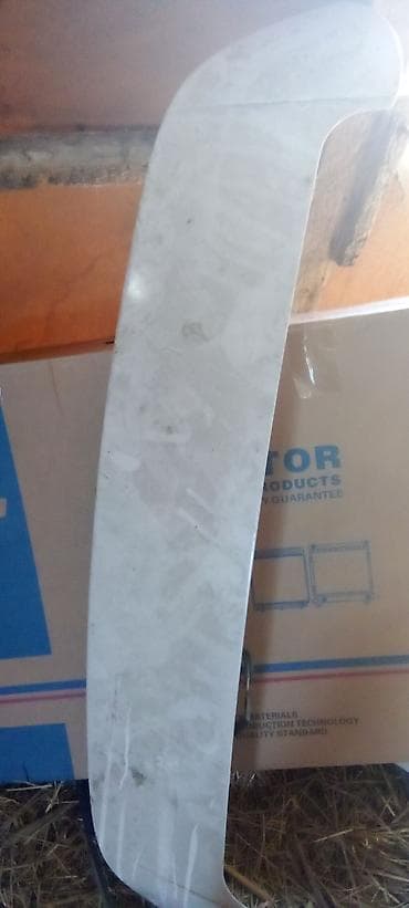 Задний спойлер Toyota 2002 г., Б/у, Оригинал at lalafo.kg Задний спойлер Toyota 2002 г., Б/у, Оригинал