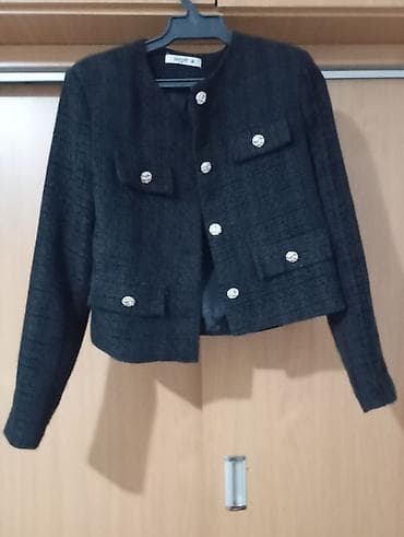 Жакет жаккард/твид темно‑серого цвета в стиле Chanel. - Короткий at lalafo.kg Жакет жаккард/твид темно‑серого цвета в стиле Chanel. - Короткий