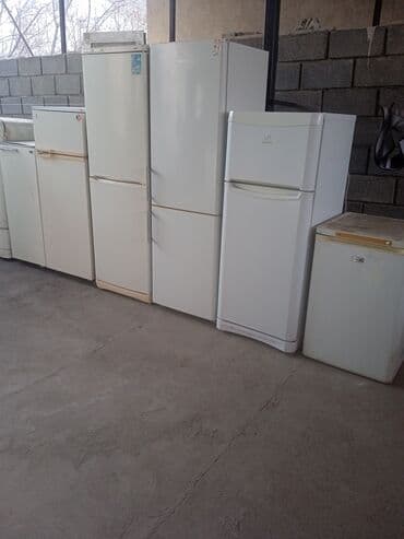 Холодильник Indesit, Б/у, Двухкамерный at lalafo.kg Холодильник Indesit, Б/у, Двухкамерный