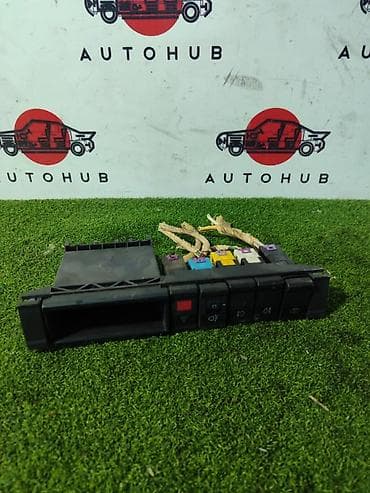 Центральная консоль Audi 100 C4 2.0 1992 (б/у) at lalafo.kg Центральная консоль Audi 100 C4 2.0 1992 (б/у)