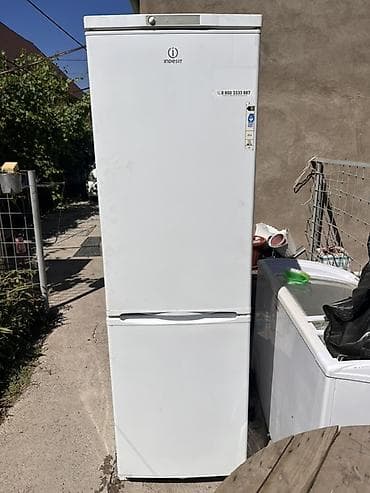 Холодильник Indesit, Б/у, Двухкамерный, De frost (капельный), 60 * 2000 * 60 at lalafo.kg Холодильник Indesit, Б/у, Двухкамерный, De frost (капельный), 60 * 2000 * 60