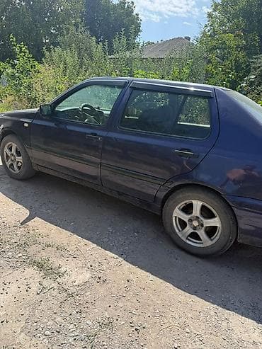Volkswagen Vento: 1997 г., 1.6 л, Седан at lalafo.kg — 4 Volkswagen Vento: 1997 г., 1.6 л, Седан — 4