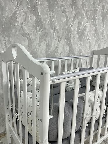 Детская кроватка классическая, белая - Материал: массив дерева at lalafo.kg Детская кроватка классическая, белая - Материал: массив дерева