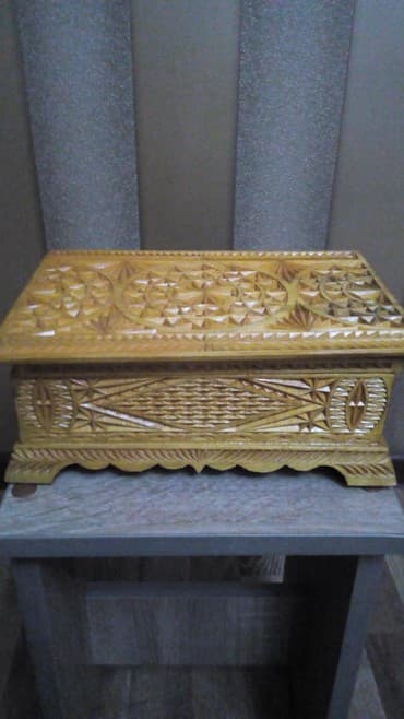 Шкатулка ручной работы новая 35* 17 см, внутри обшита синим красивым at lalafo.kg Шкатулка ручной работы новая 35* 17 см, внутри обшита синим красивым