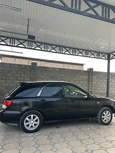 Черный универсал (хэтчбек 5 дверей), правый руль. Компактный кузов с at lalafo.kg Черный универсал (хэтчбек 5 дверей), правый руль. Компактный кузов с