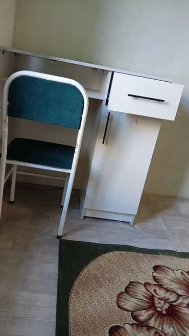 Комплект парты и стула, цвет - Белый at lalafo.kg Комплект парты и стула, цвет - Белый