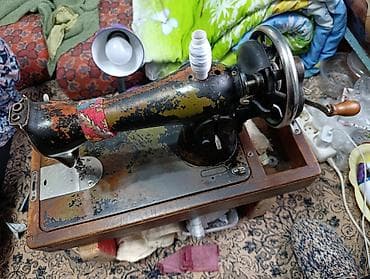 Ручная швейная машина (антикварный образец) - Тип: механическая, с at lalafo.kg Ручная швейная машина (антикварный образец) - Тип: механическая, с