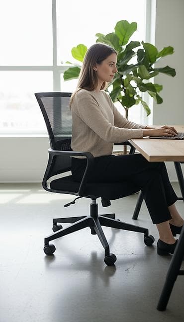 Офисное кресло, С колесиками, цвет - Черный at lalafo.kg Офисное кресло, С колесиками, цвет - Черный