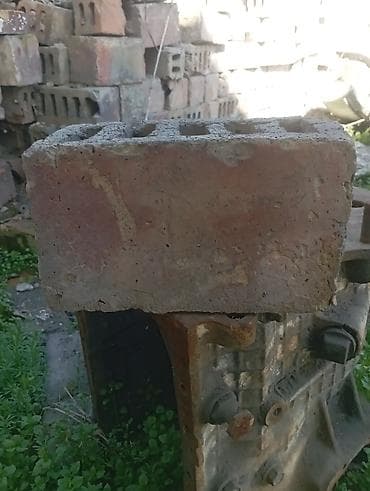 Кирпич блок б/у, размер 2 полублока. количество примерно 3000 штук at lalafo.kg Кирпич блок б/у, размер 2 полублока. количество примерно 3000 штук