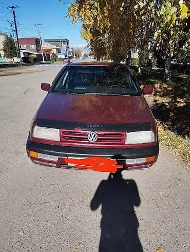 Volkswagen Vento: 1993 г., Механика, Бензин, Седан at lalafo.kg Volkswagen Vento: 1993 г., Механика, Бензин, Седан