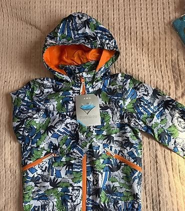 Детская ветровка с капюшоном A.W.S. - Яркий принт с животными и at lalafo.kg Детская ветровка с капюшоном A.W.S. - Яркий принт с животными и