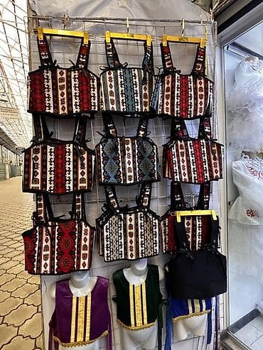 Другие жилеты Все размеры, цвет - Бордовый at lalafo.kg Другие жилеты Все размеры, цвет - Бордовый