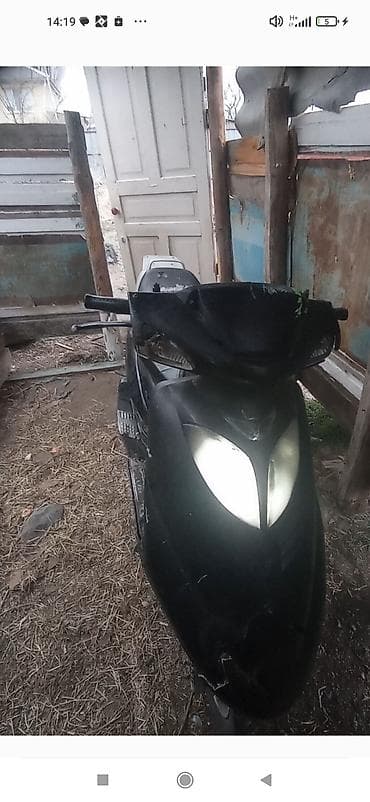 Скутер сатылат на ходу 150 куб вложения кереги жок обмен жолдору at lalafo.kg Скутер сатылат на ходу 150 куб вложения кереги жок обмен жолдору