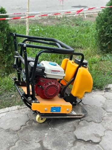 Виброплита бензиновая с баком для полива Описание: - Профессиональная at lalafo.kg Виброплита бензиновая с баком для полива Описание: - Профессиональная